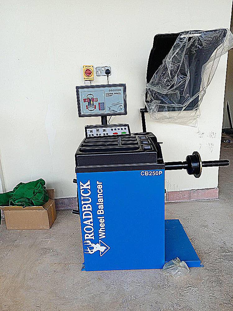 Wheel balancer machines